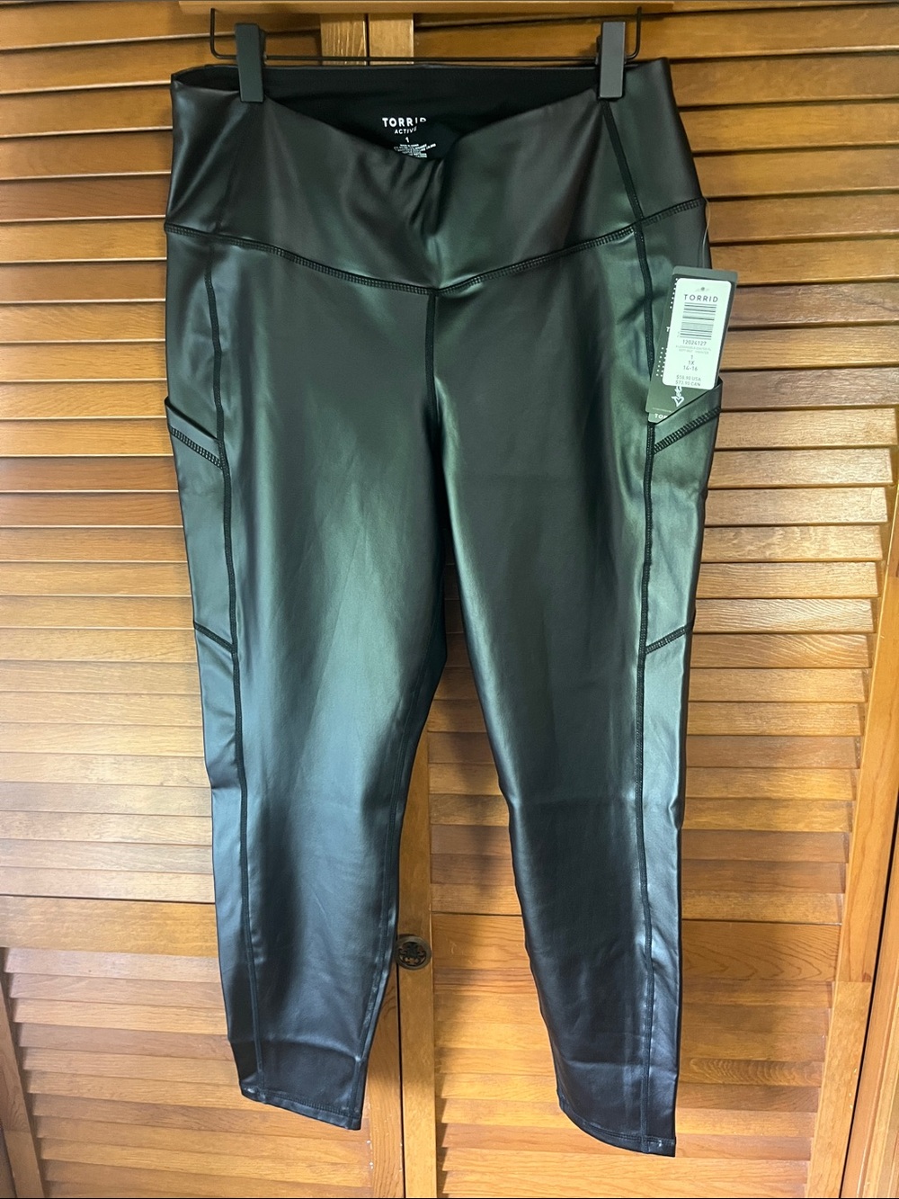Torrid Black High-Rise Leggings with Side Pockets Nylon/Spandex NWT Size 14/16